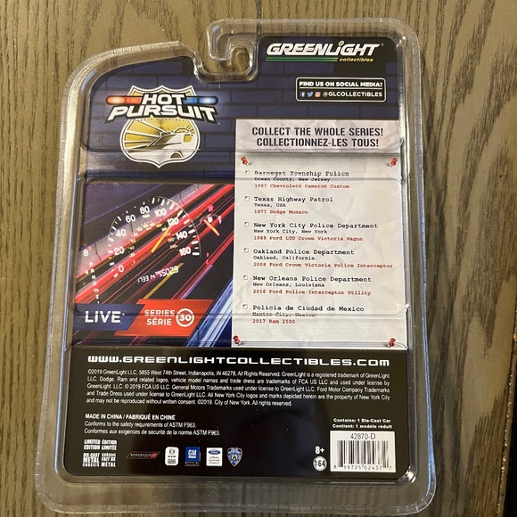 Greenlight Hot Pursuit 2008 Ford Crown Victoria Oakland Police Department 1/64 - Picture 3 of 3